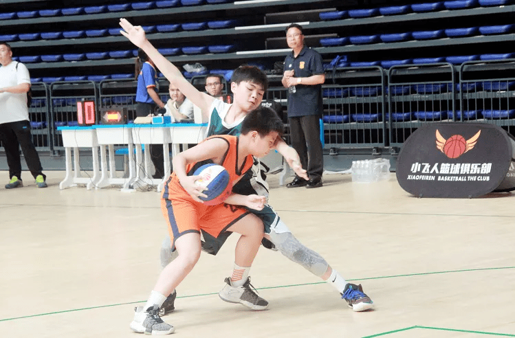 包含青少年“梦想成长”篮球真人秀节目在全国热播，鼓励积极向上精神的词条