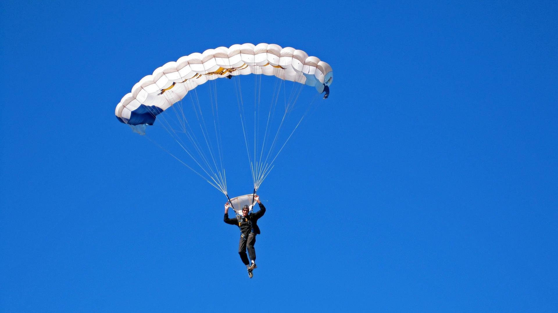 防线整齐作战，硬核防守令人惊叹，防线形势怎么看,防线工作怎么干
